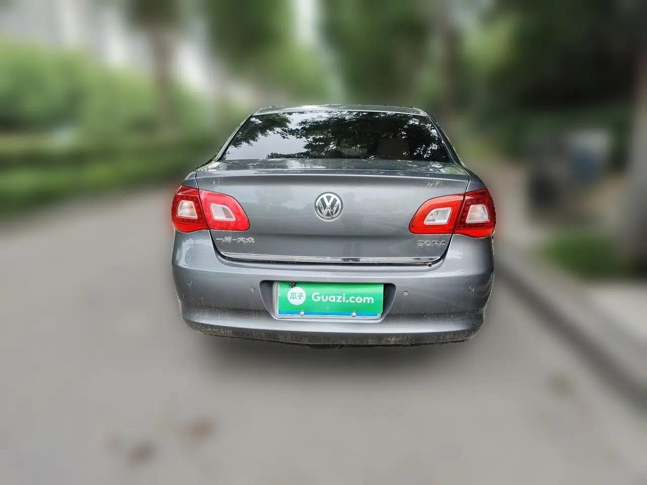 Volkswagen Bora 2012 1.6L Manual Fashion Edition — миниатюра 5