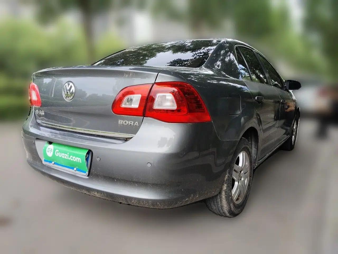 Volkswagen Bora 2012 1.6L Manual Fashion Edition — миниатюра 6