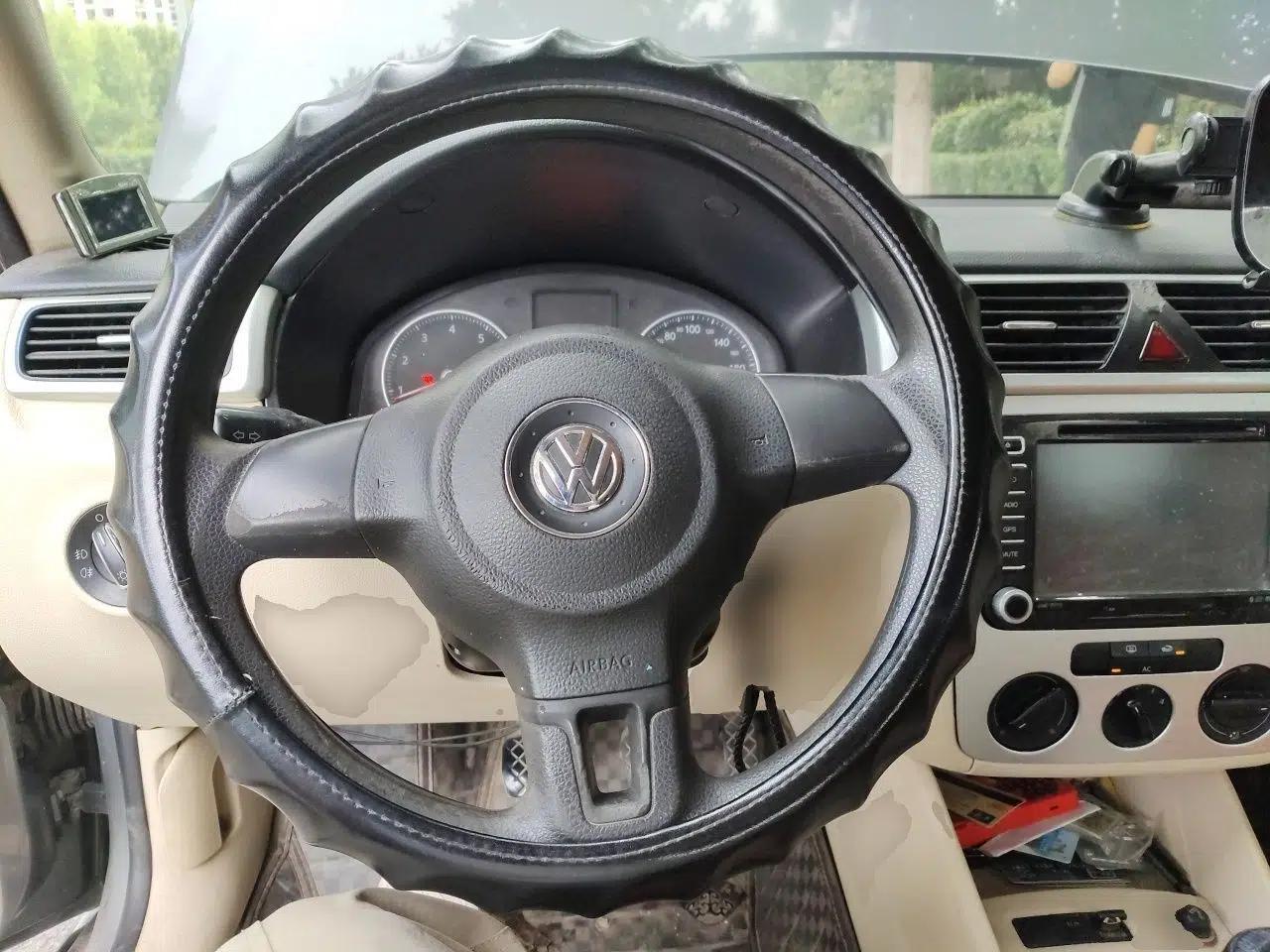 Volkswagen Bora 2012 1.6L Manual Fashion Edition — миниатюра 10