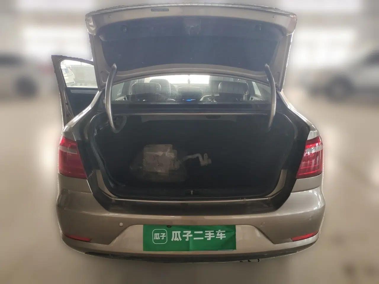 Volkswagen Bora 2014 1.6L Automatic Fashion Model — миниатюра 19