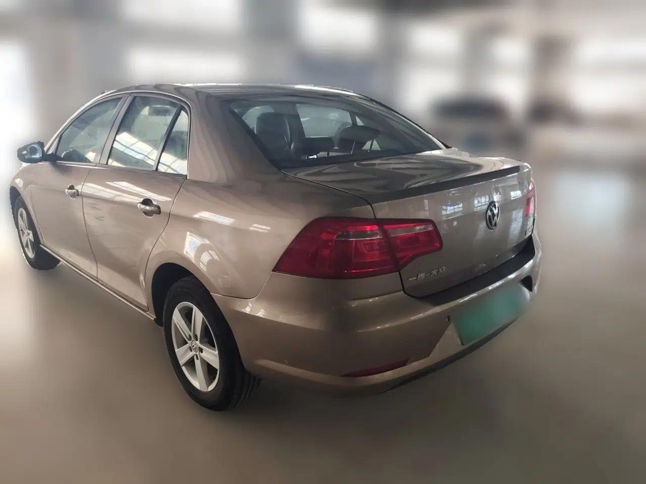 Volkswagen Bora 2014 1.6L Automatic Fashion Model — миниатюра 4