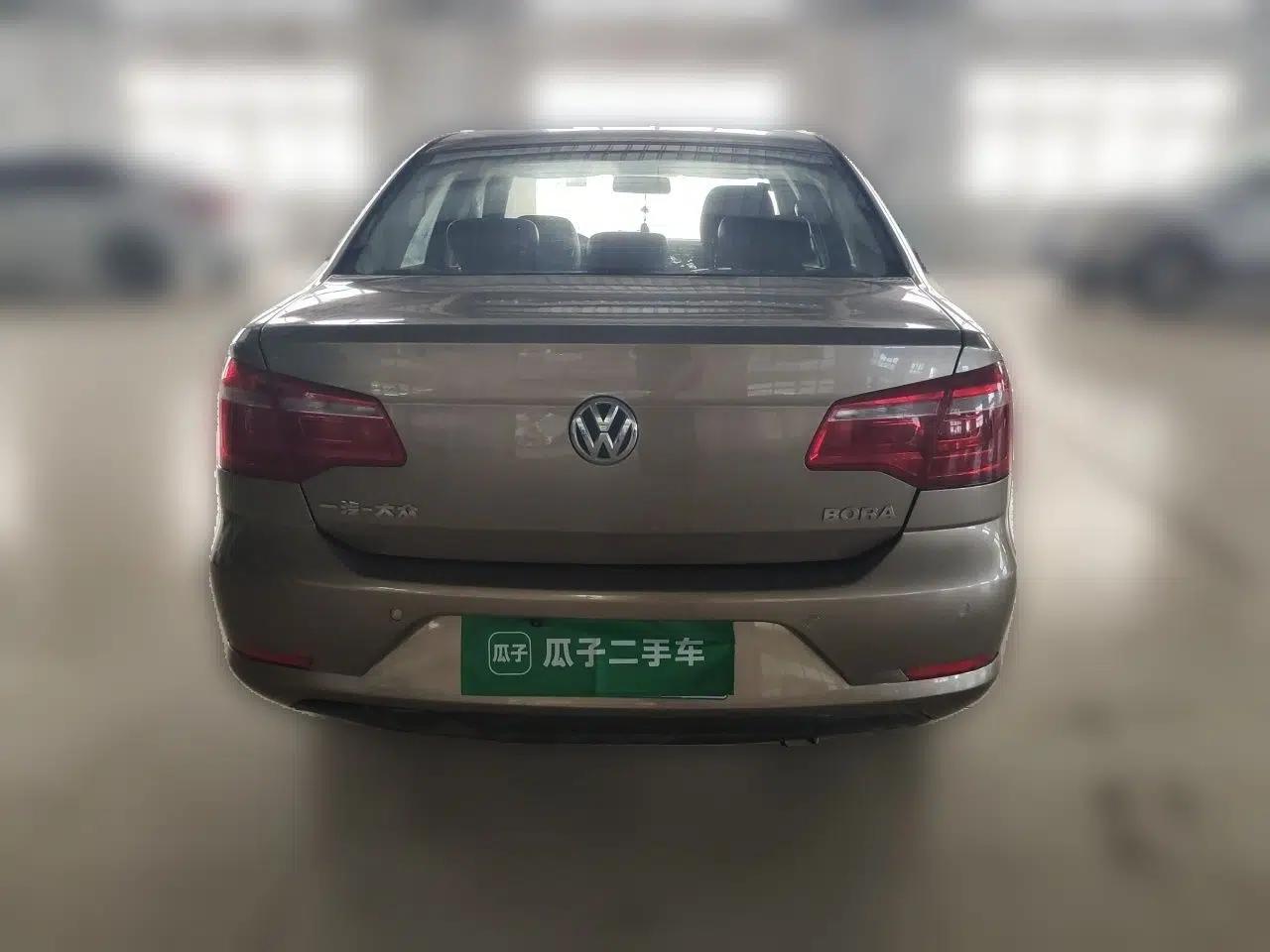 Volkswagen Bora 2014 1.6L Automatic Fashion Model — миниатюра 5