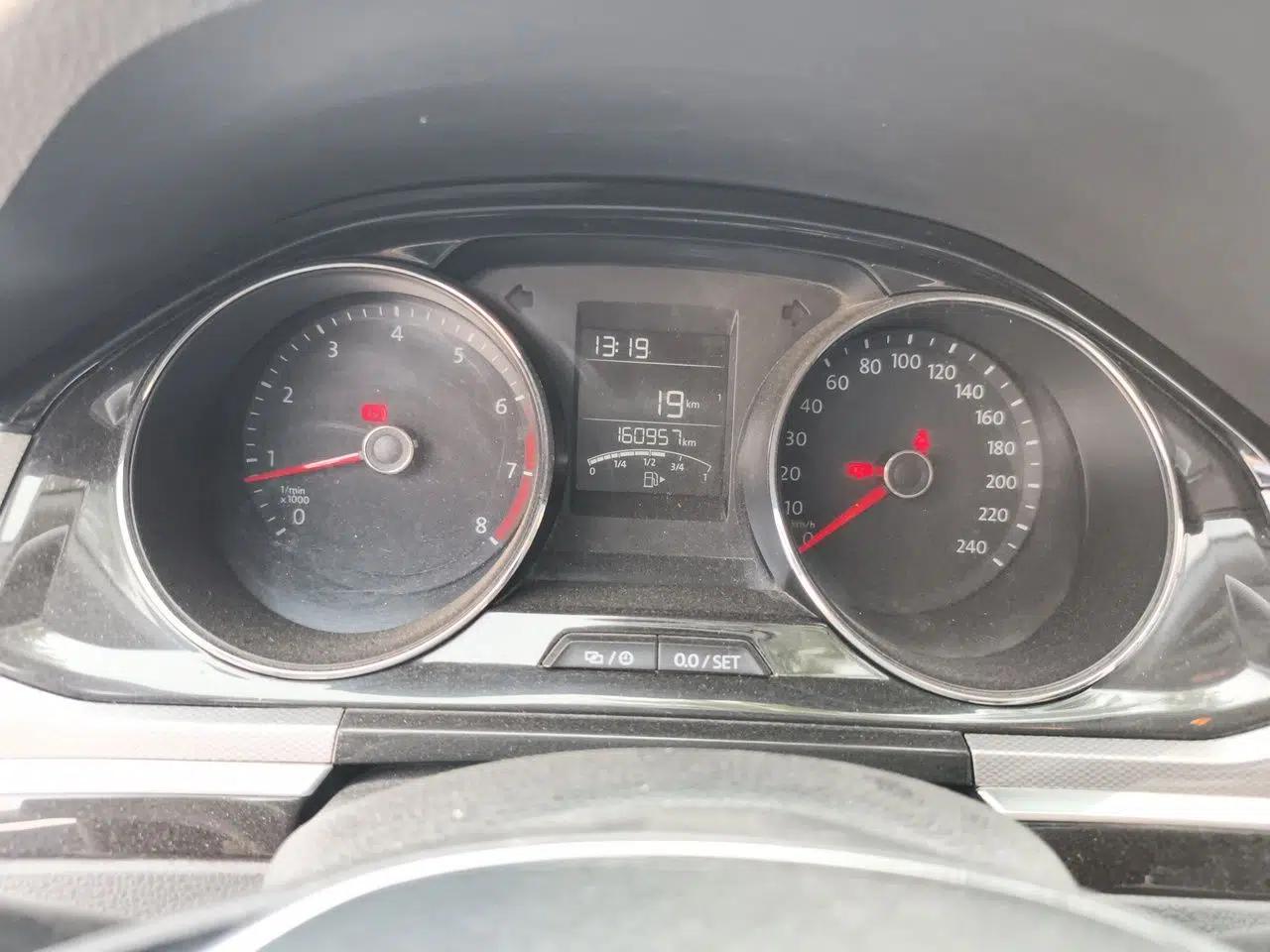 Volkswagen Bora 2017 1.6L Manual Comfort Model — миниатюра 11