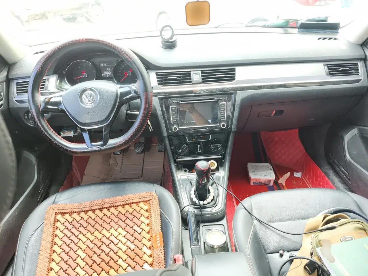 Volkswagen Bora 2017 1.6L Manual Comfort Model — миниатюра 9