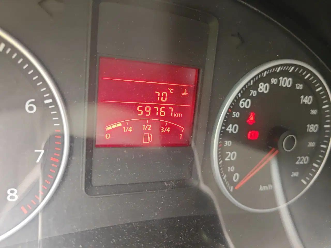 Volkswagen Bora 2011 1.6L Manual Fashion Edition — миниатюра 12
