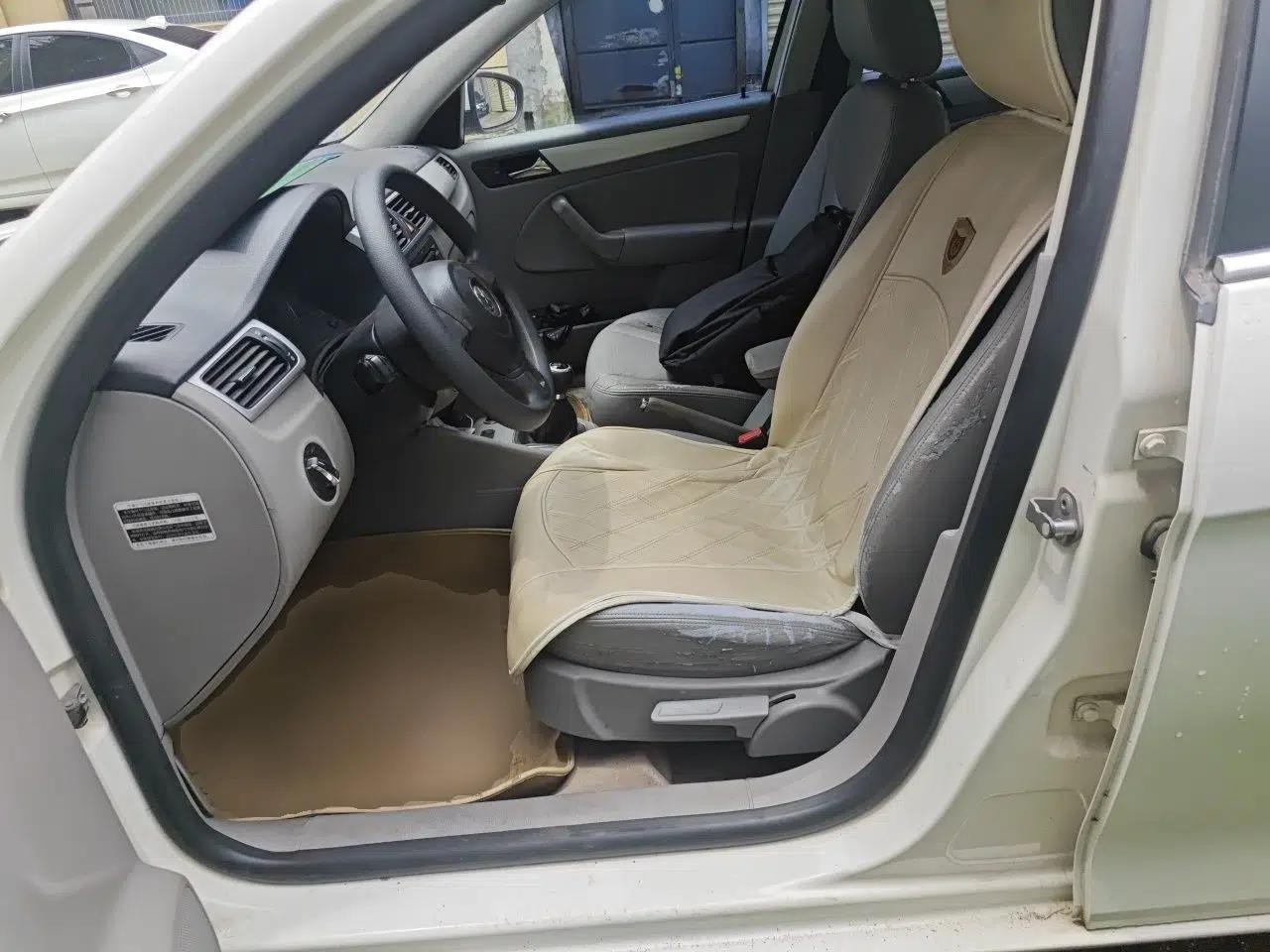 Volkswagen Bora 2011 1.6L Manual Fashion Edition — миниатюра 15