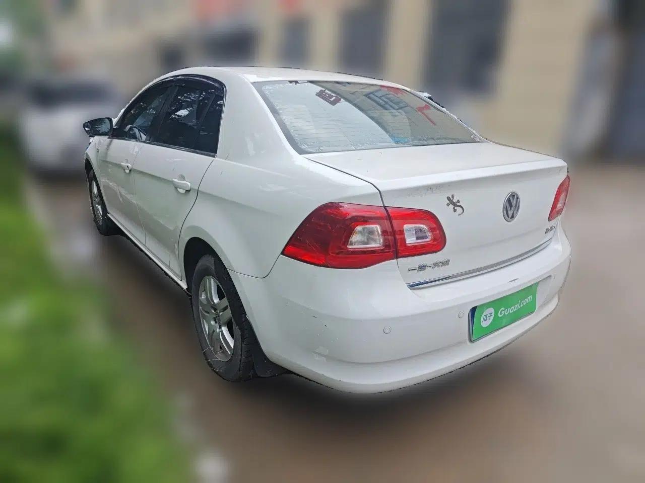 Volkswagen Bora 2011 1.6L Manual Fashion Edition — миниатюра 4