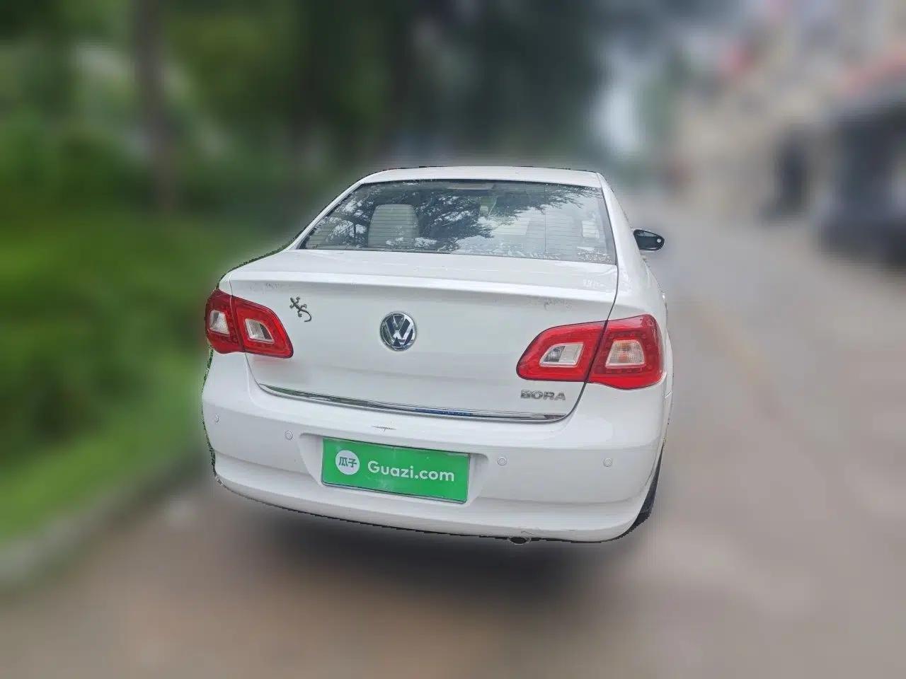 Volkswagen Bora 2011 1.6L Manual Fashion Edition — миниатюра 5