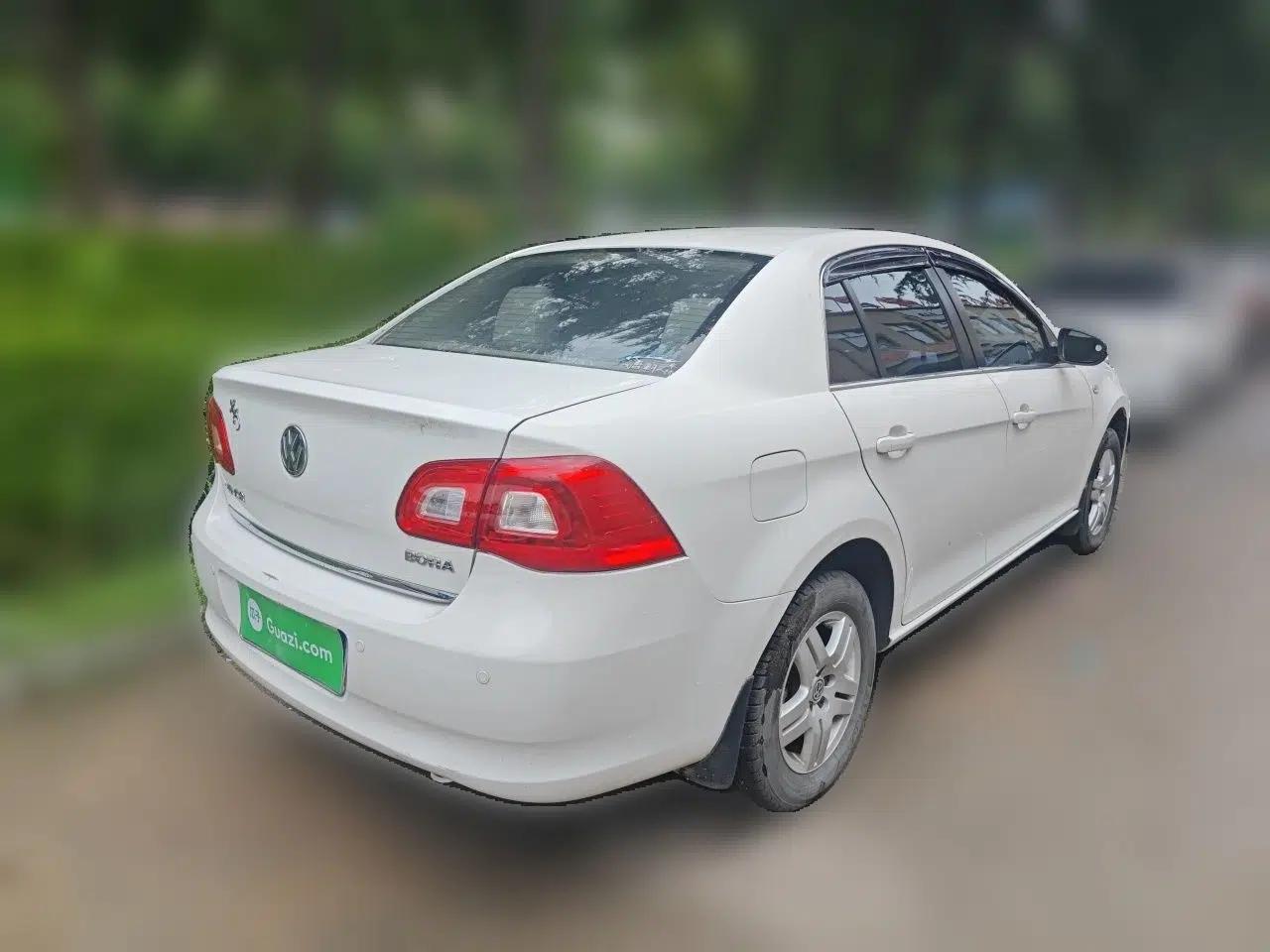 Volkswagen Bora 2011 1.6L Manual Fashion Edition — миниатюра 6