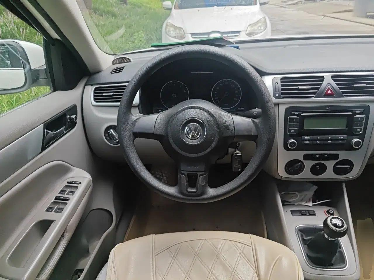 Volkswagen Bora 2011 1.6L Manual Fashion Edition — миниатюра 10