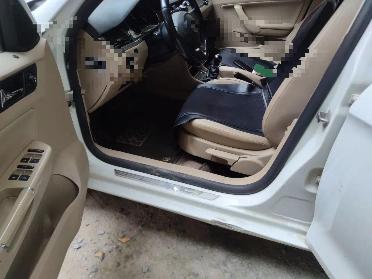 Volkswagen Bora 2014 1.6L Manual Comfort Model — миниатюра 16