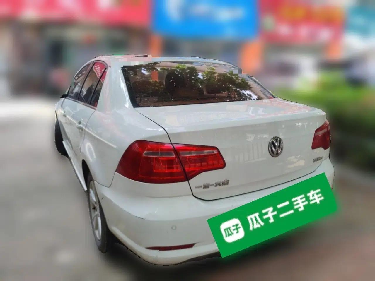 Volkswagen Bora 2014 1.6L Manual Comfort Model — миниатюра 4