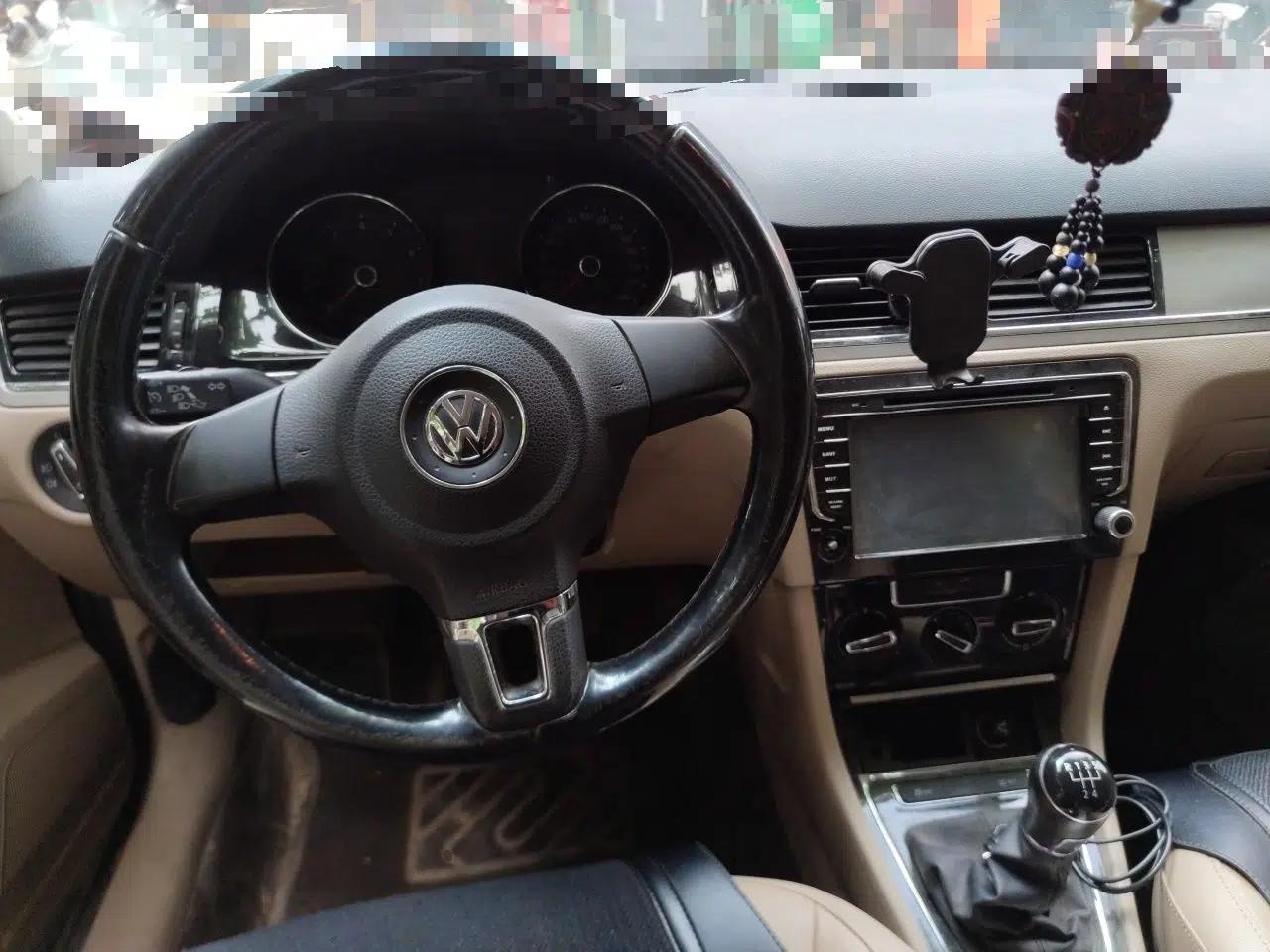 Volkswagen Bora 2014 1.6L Manual Comfort Model — миниатюра 9
