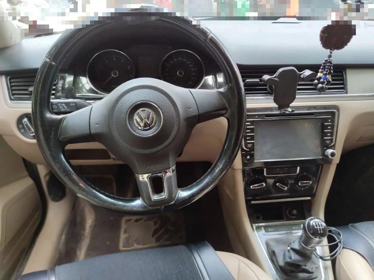 Volkswagen Bora 2014 1.6L Manual Comfort Model — миниатюра 10