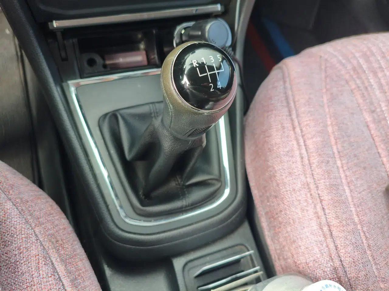 Volkswagen Bora 2016 1.6L Manual Fashion Edition — миниатюра 14