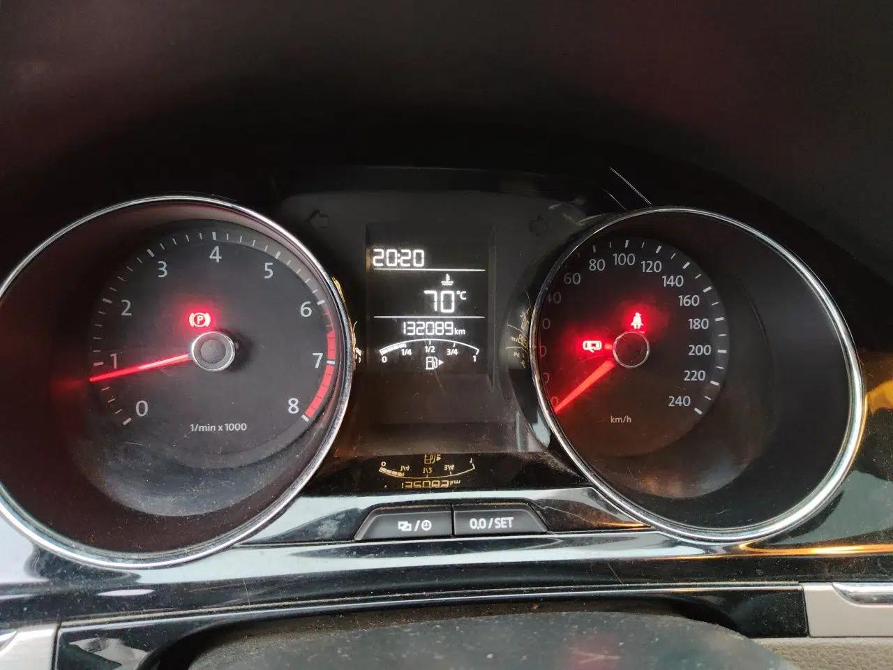 Volkswagen Bora 2013 1.6L Manual Comfort Model — миниатюра 11
