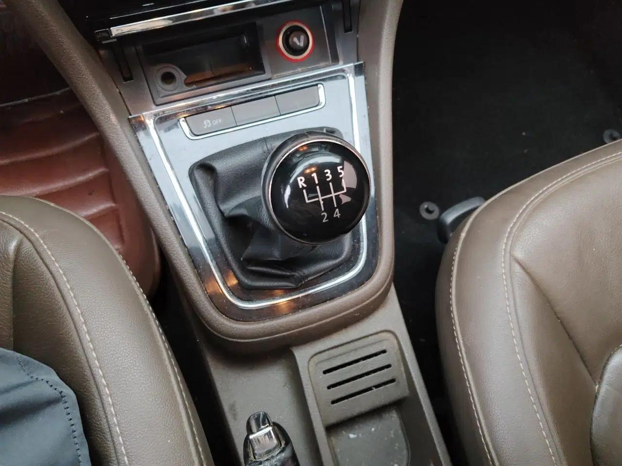 Volkswagen Bora 2013 1.6L Manual Comfort Model — миниатюра 14