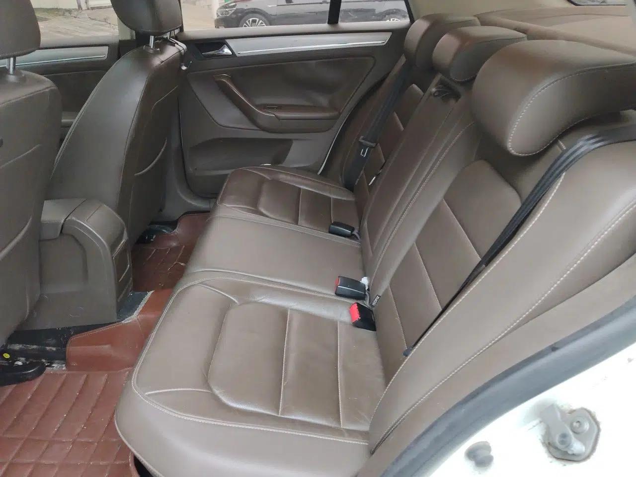 Volkswagen Bora 2013 1.6L Manual Comfort Model — миниатюра 17