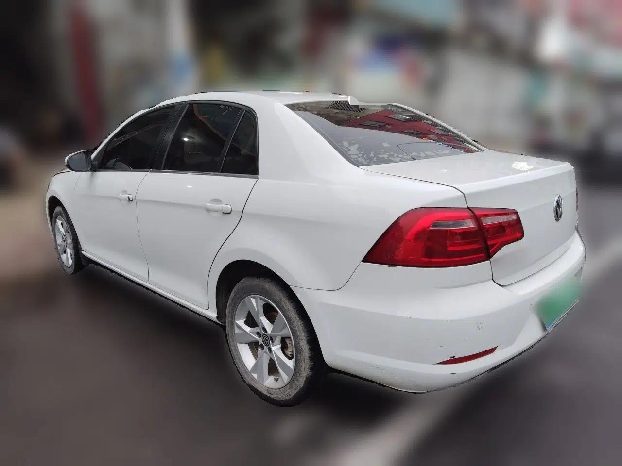 Volkswagen Bora 2013 1.6L Manual Comfort Model — миниатюра 4