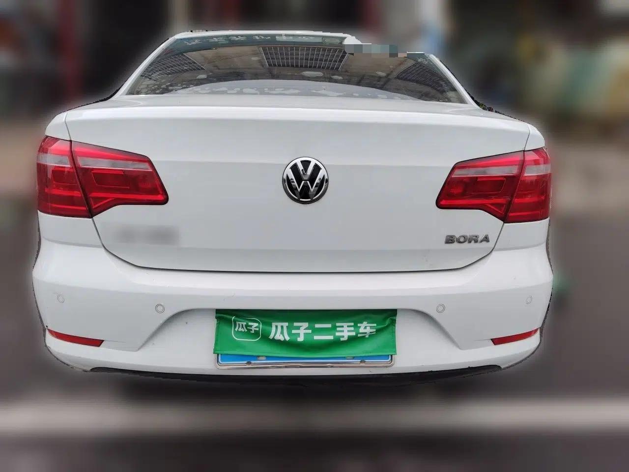 Volkswagen Bora 2013 1.6L Manual Comfort Model — миниатюра 5