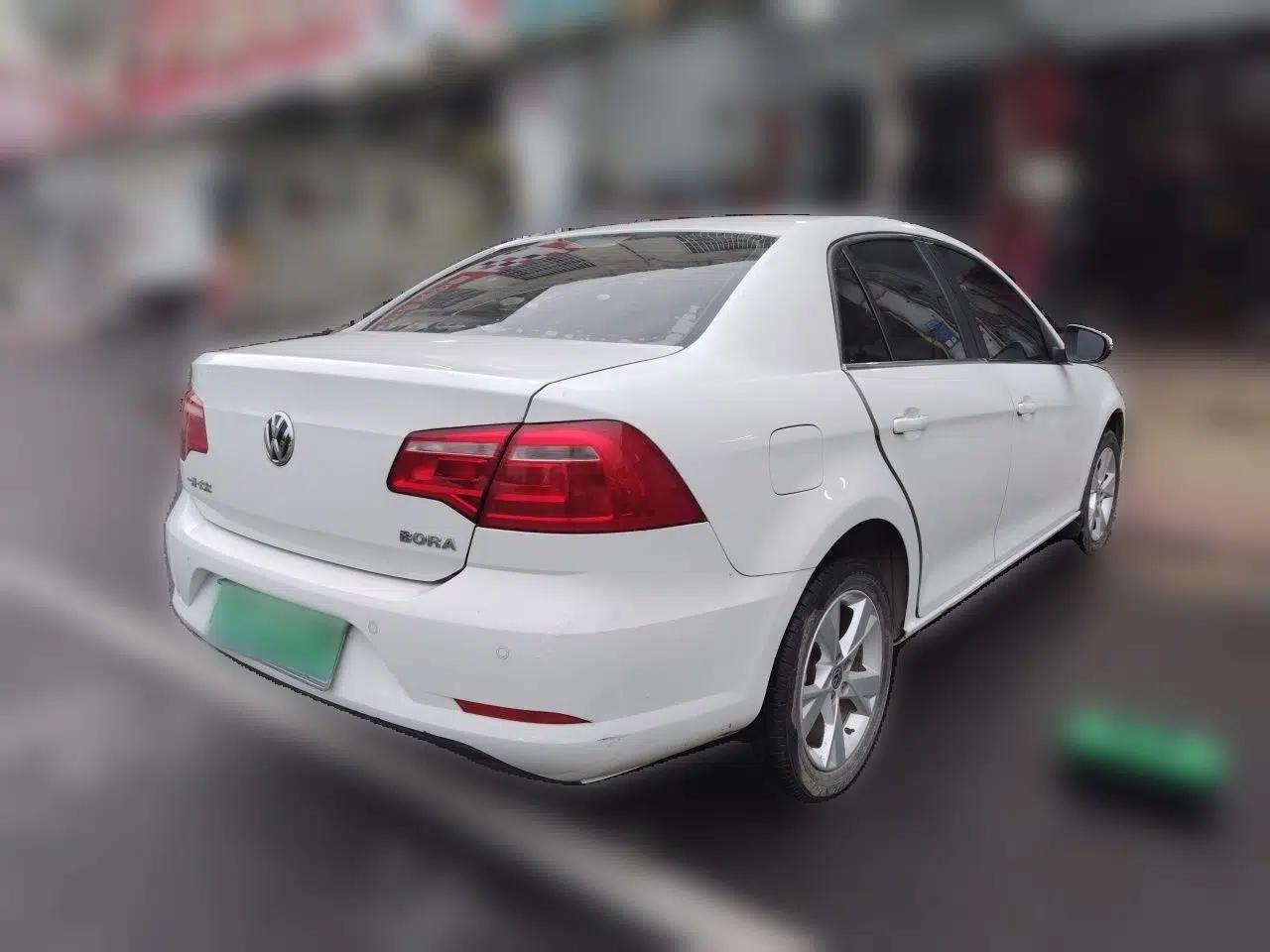 Volkswagen Bora 2013 1.6L Manual Comfort Model — миниатюра 6