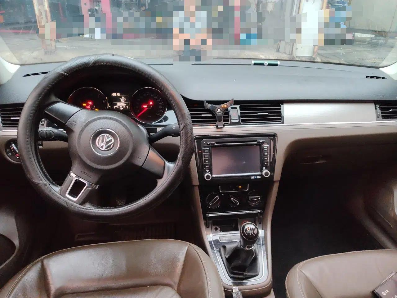 Volkswagen Bora 2013 1.6L Manual Comfort Model — миниатюра 9