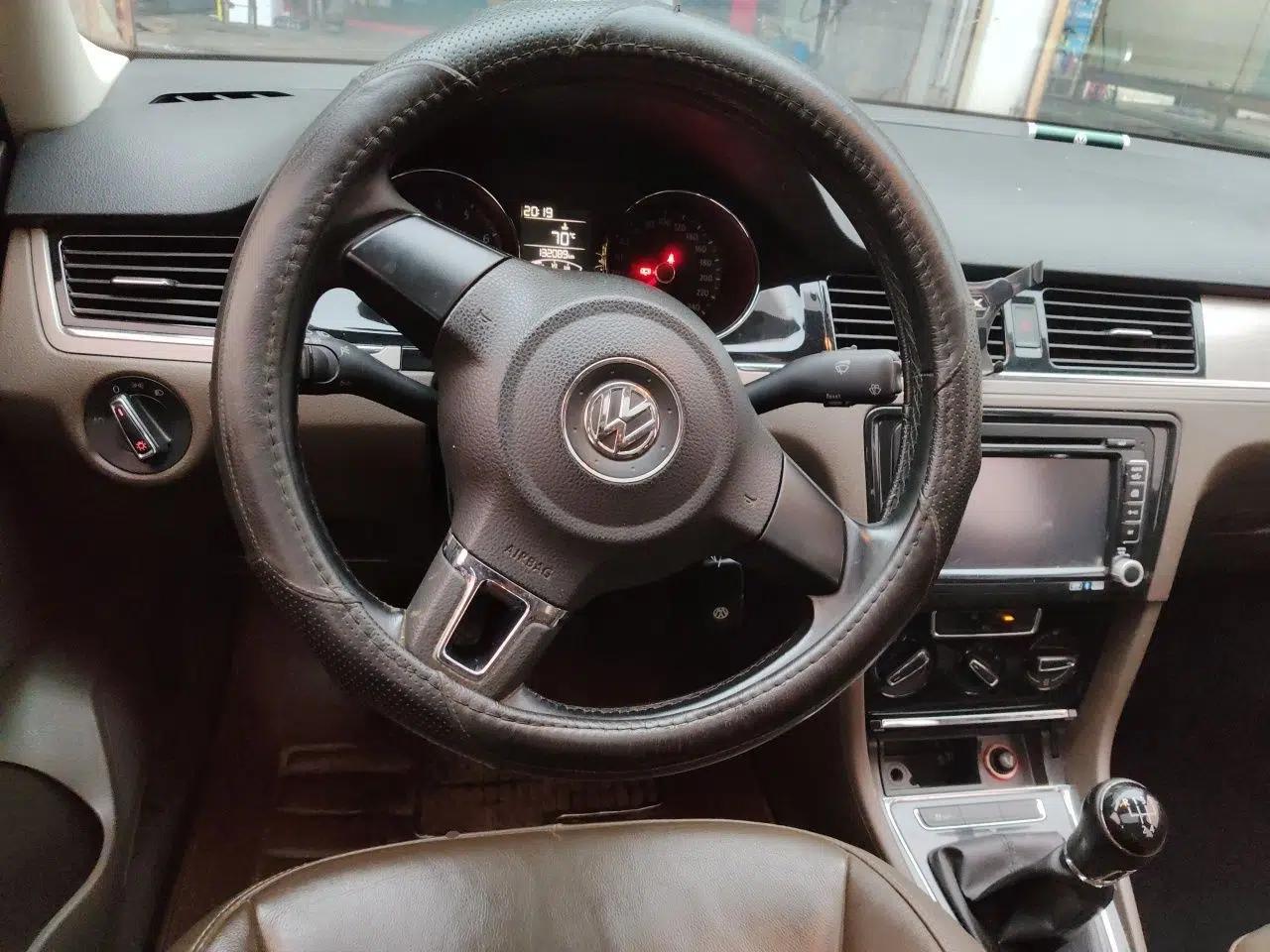 Volkswagen Bora 2013 1.6L Manual Comfort Model — миниатюра 10