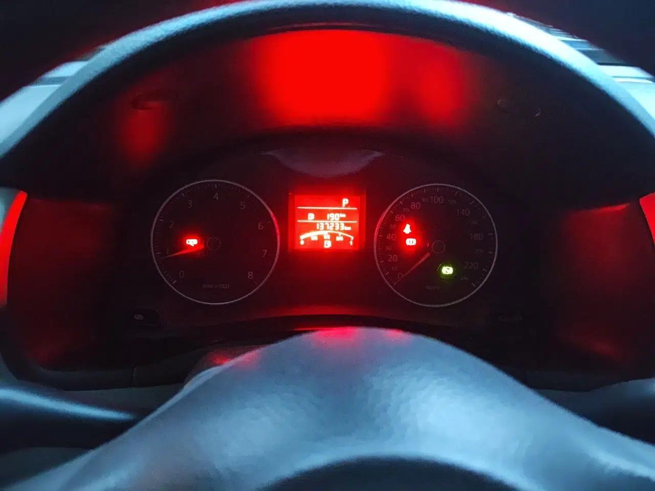 Volkswagen Bora 2012 1.6L Automatic Fashion Edition — миниатюра 12