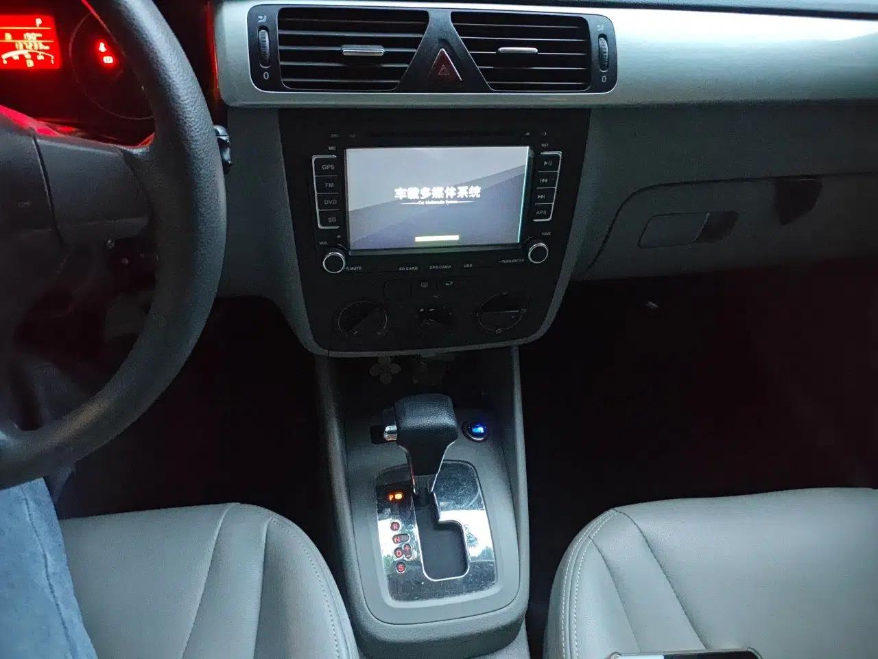 Volkswagen Bora 2012 1.6L Automatic Fashion Edition — миниатюра 13