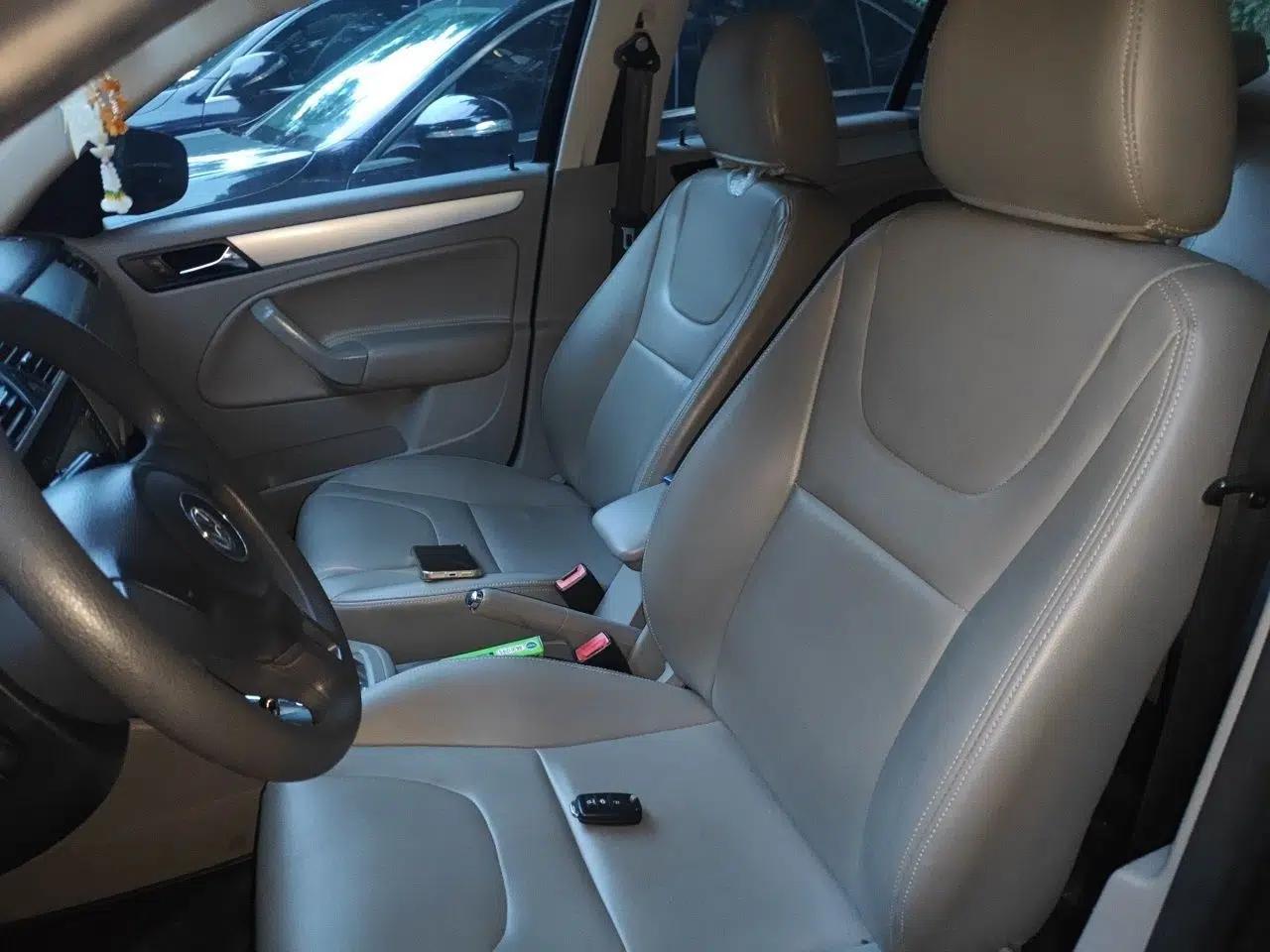Volkswagen Bora 2012 1.6L Automatic Fashion Edition — миниатюра 15