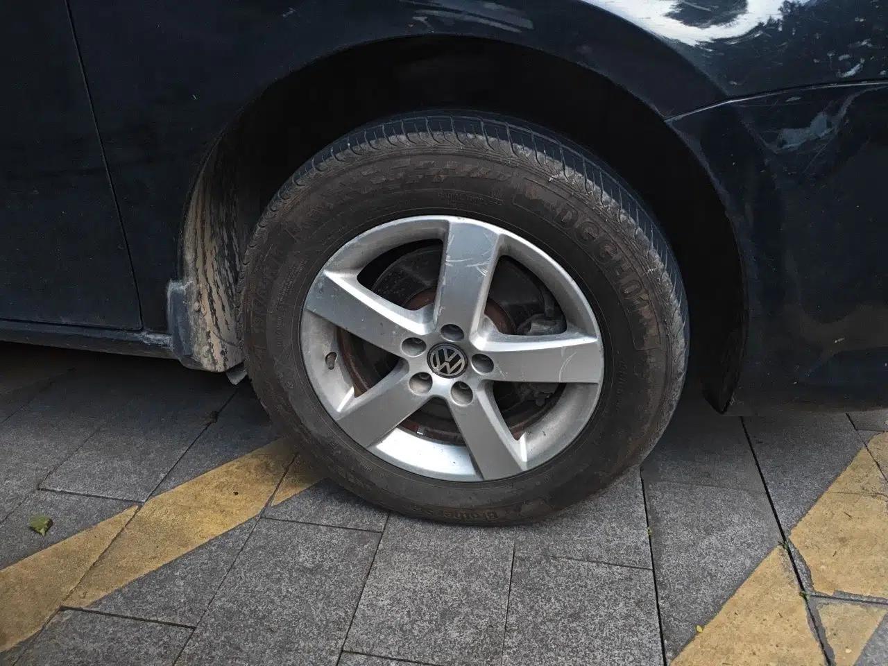 Volkswagen Bora 2012 1.6L Automatic Fashion Edition — миниатюра 8