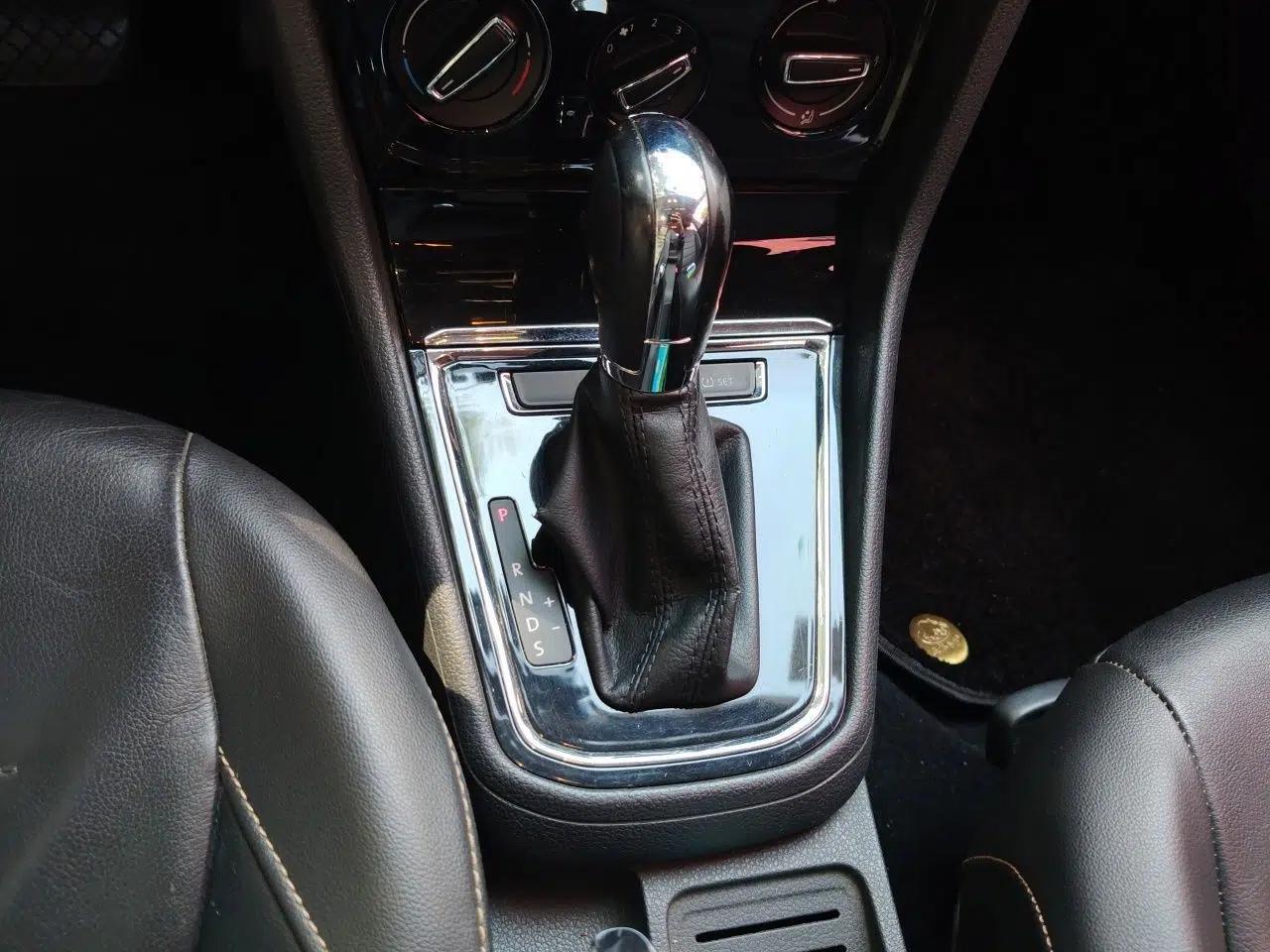 Volkswagen Bora 2016 1.6L Automatic Comfort Model — миниатюра 13
