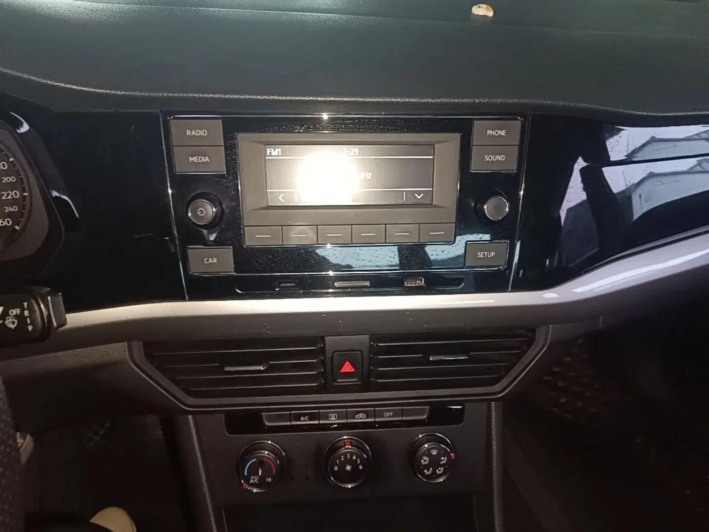 Volkswagen Bora 2019 1.5L Manual Fashion Edition — миниатюра 15