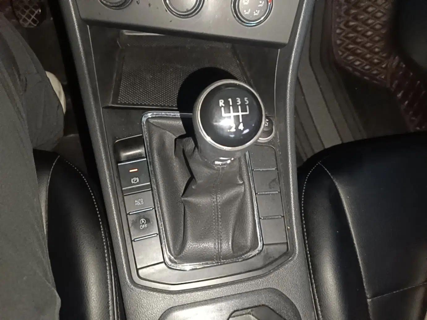 Volkswagen Bora 2019 1.5L Manual Fashion Edition — миниатюра 16