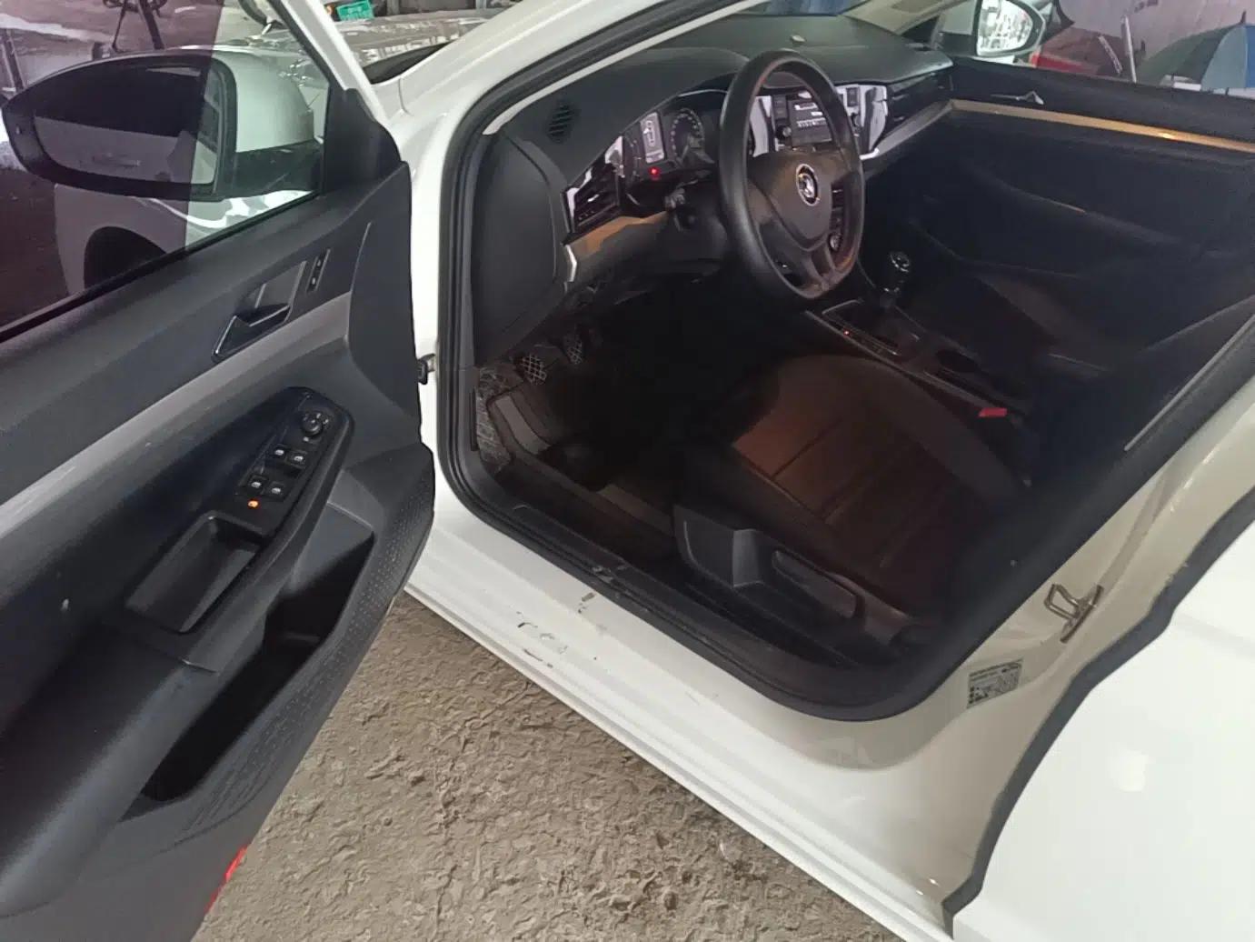 Volkswagen Bora 2019 1.5L Manual Fashion Edition — миниатюра 18