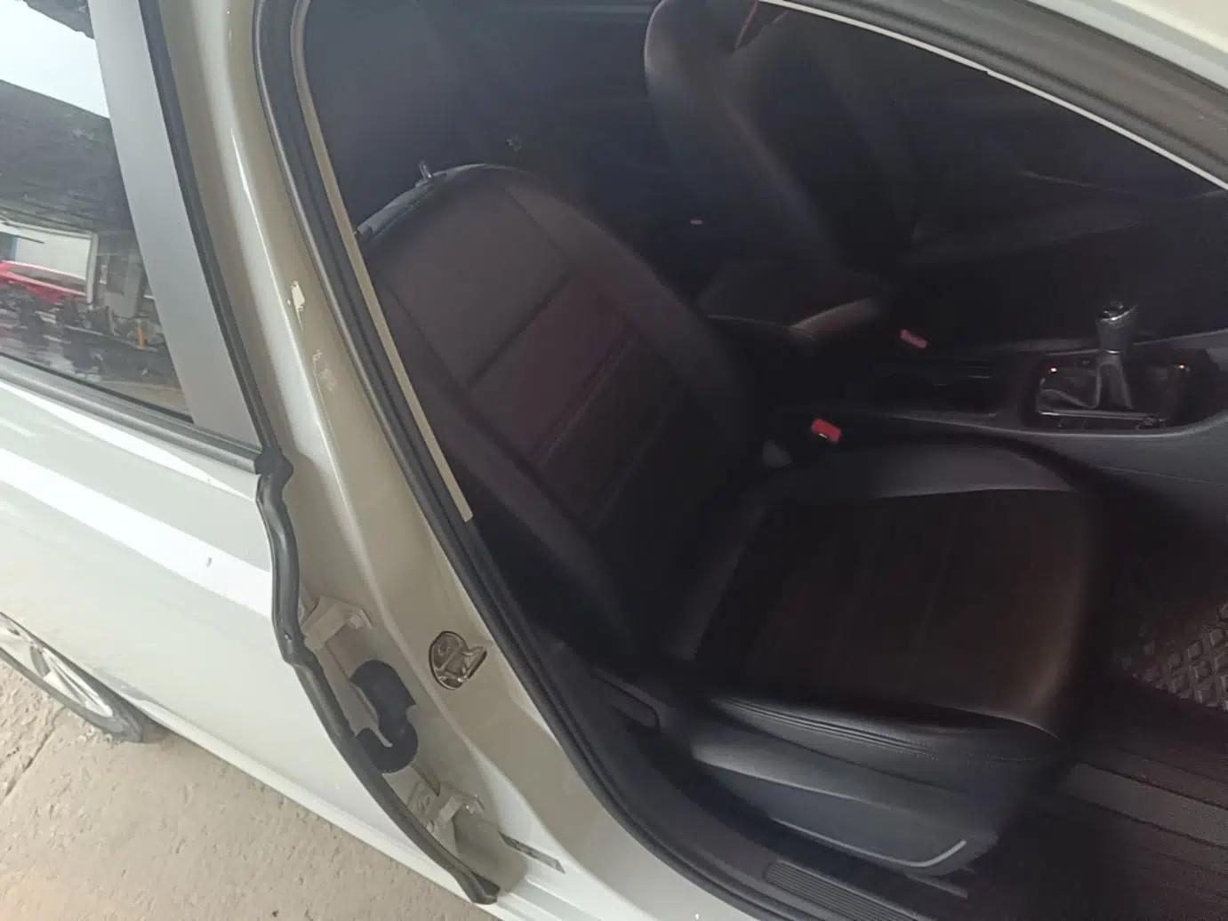 Volkswagen Bora 2019 1.5L Manual Fashion Edition — миниатюра 19
