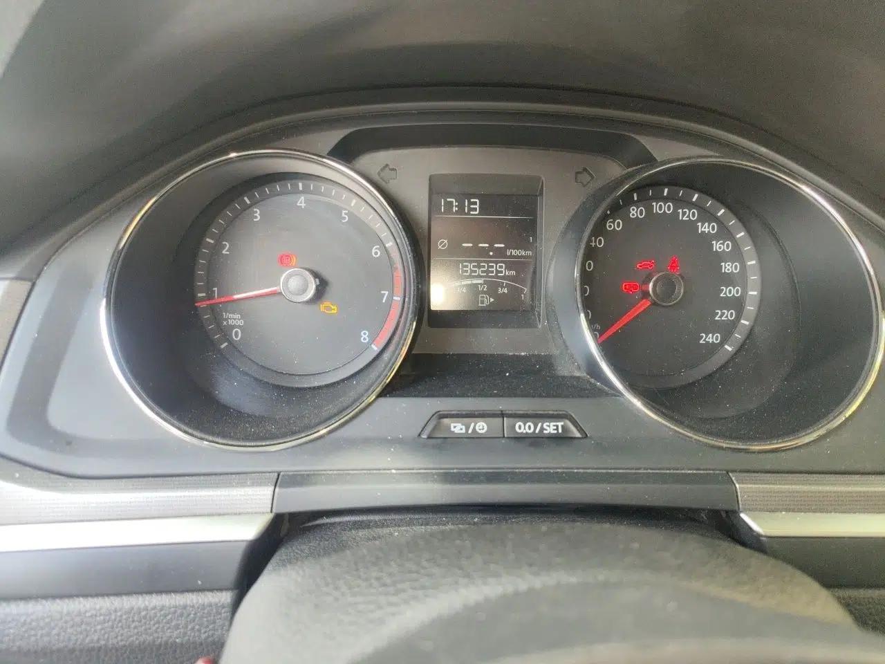 Volkswagen Bora 2018 1.5L Manual Fashion Model — миниатюра 11