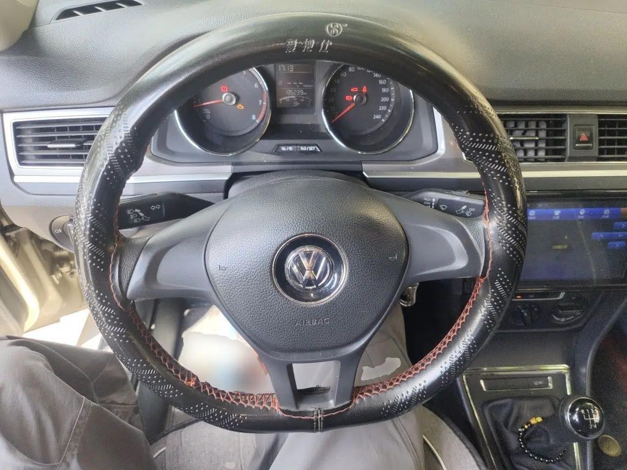 Volkswagen Bora 2018 1.5L Manual Fashion Model — миниатюра 10