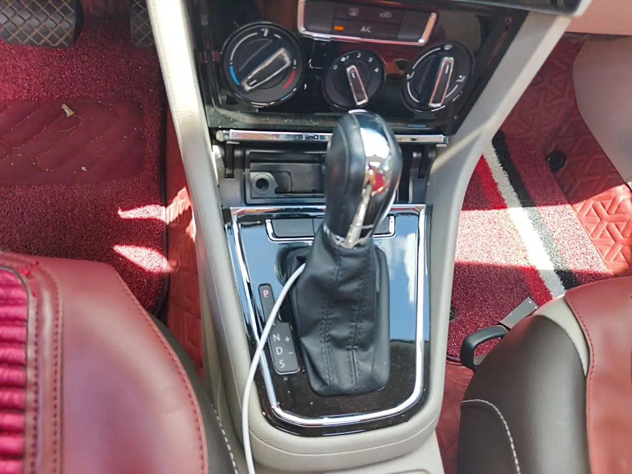 Volkswagen Bora 2016 1.6L Automatic Comfort Model — миниатюра 14