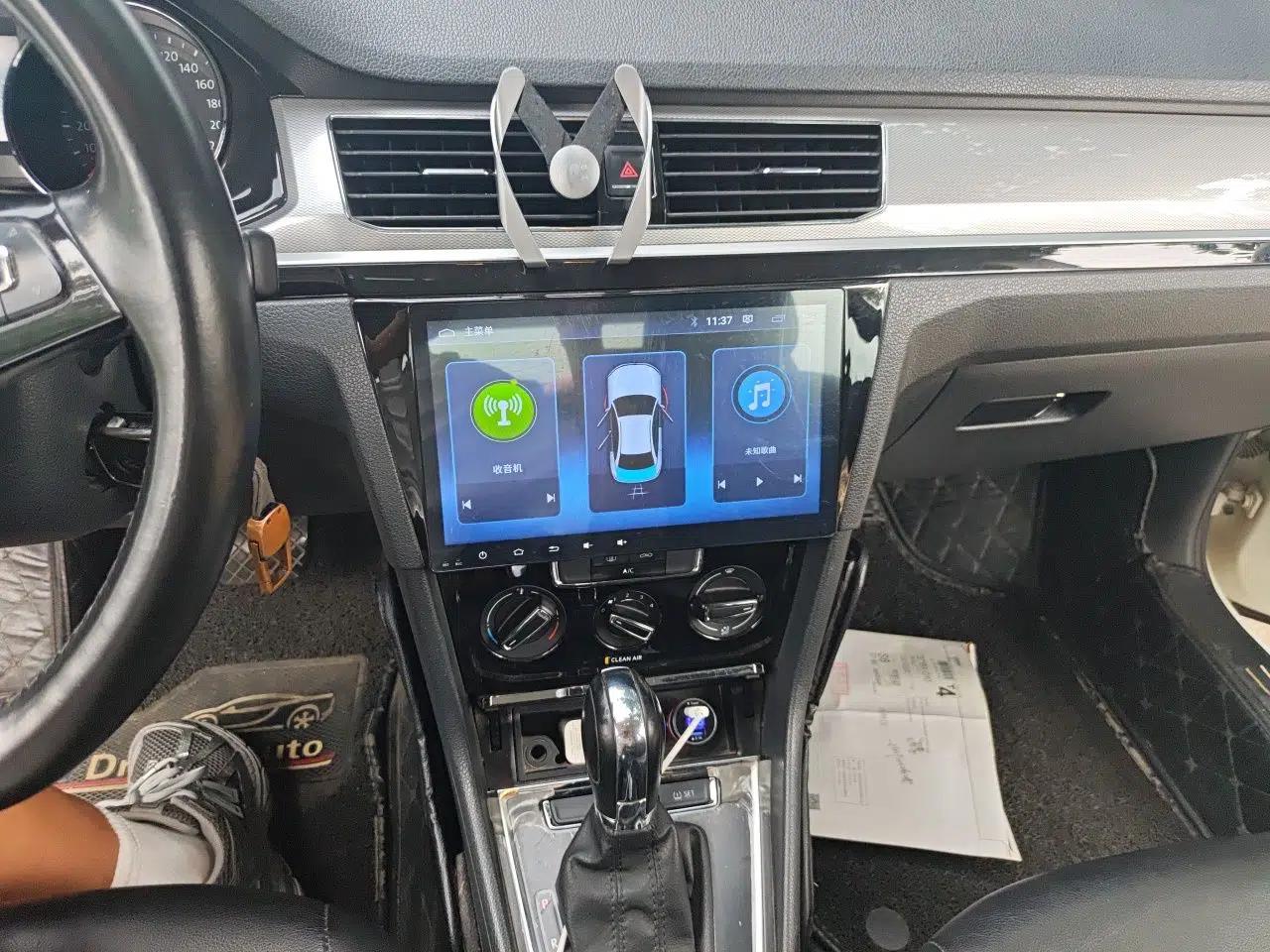 Volkswagen Bora 2018 1.5L Automatic Comfort Model — миниатюра 13