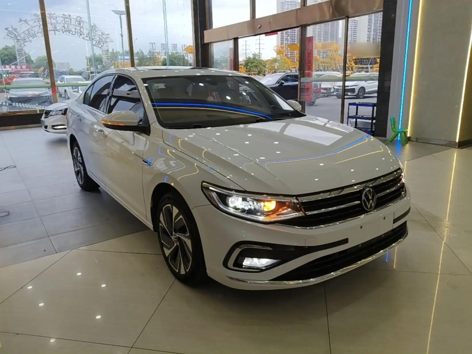 Volkswagen Bora 2023 300TSI DSG Prestige Edition — миниатюра 3