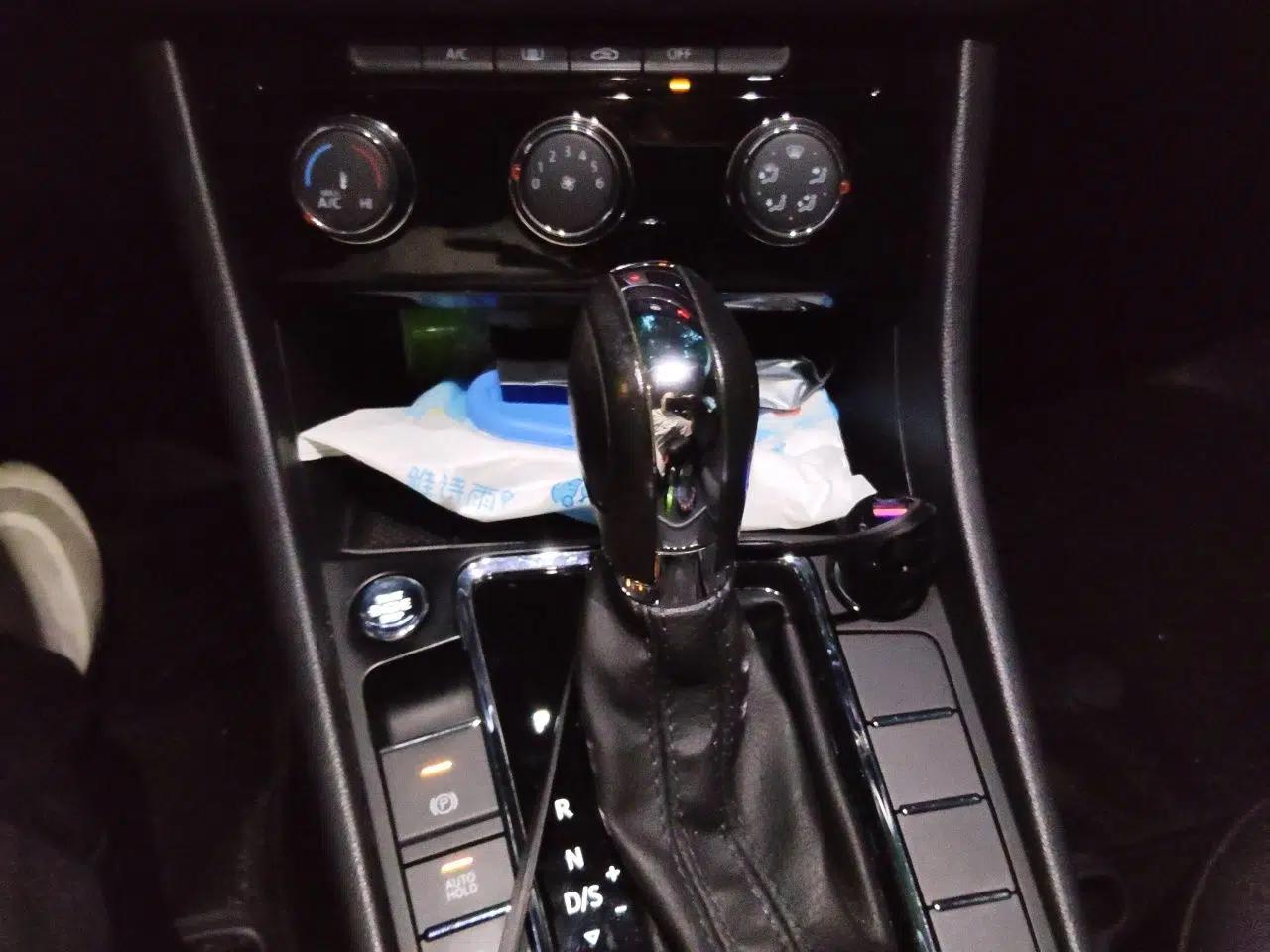 Volkswagen Bora 2021 1.5L Automatic Elite Smart Connect Edition — миниатюра 14