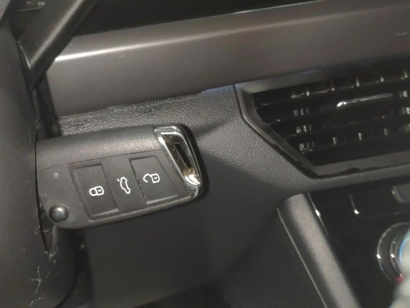 Volkswagen Bora 2021 1.5L Automatic Comfort Smart Connect Edition — миниатюра 28