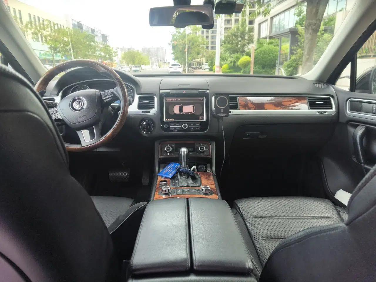 Volkswagen Touareg 2011 3.0 TSI High-End Version — миниатюра 9