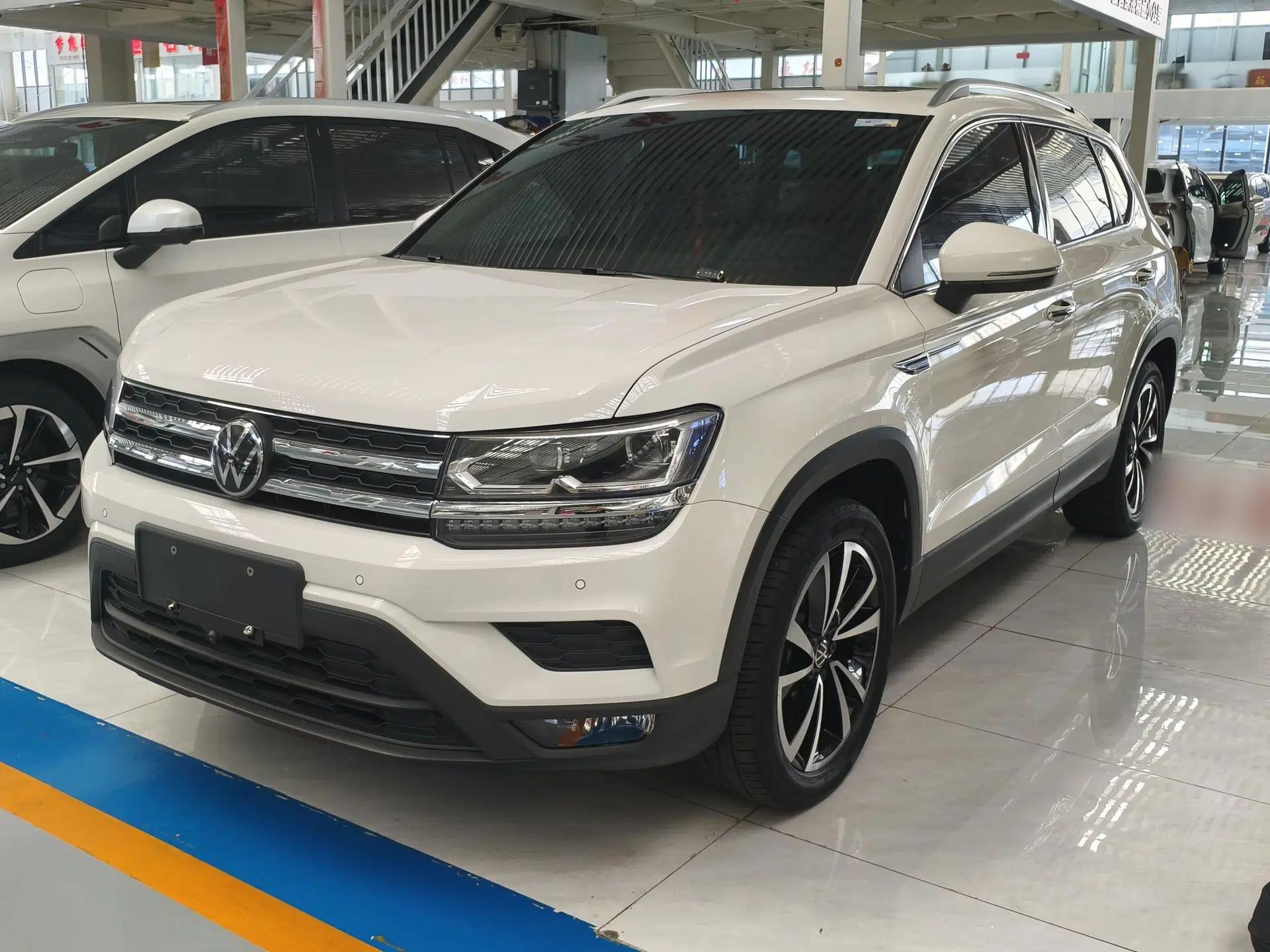 Volkswagen Tharu 2021 280TSI Two-Wheel-Drive Luxury Plus Edition — миниатюра 1