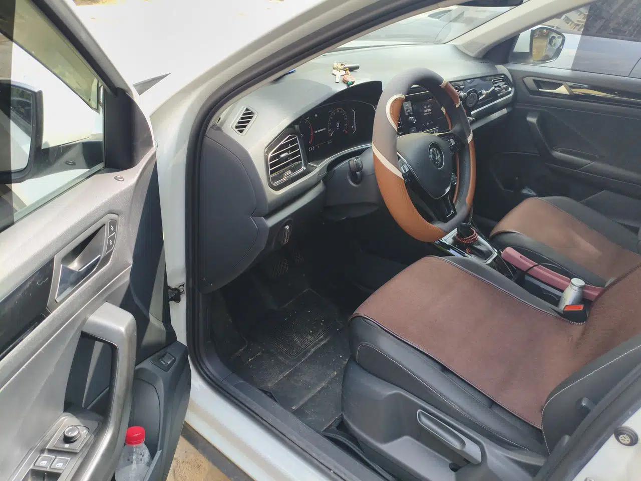 Volkswagen T-ROC 2020 280TSI DSG Two-Wheel Drive Comfort Version — миниатюра 16