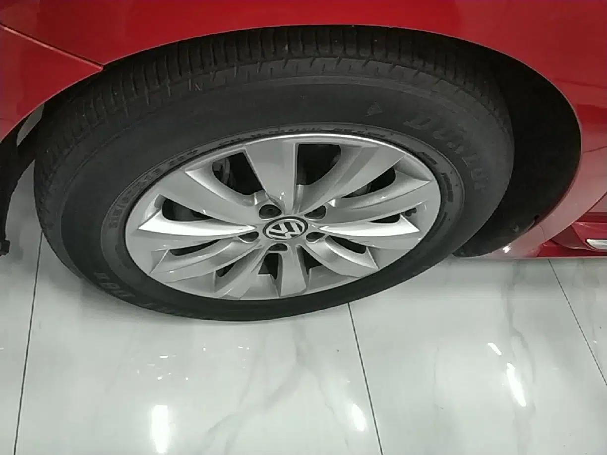 Volkswagen Beetle 2015 180TSI model — миниатюра 10
