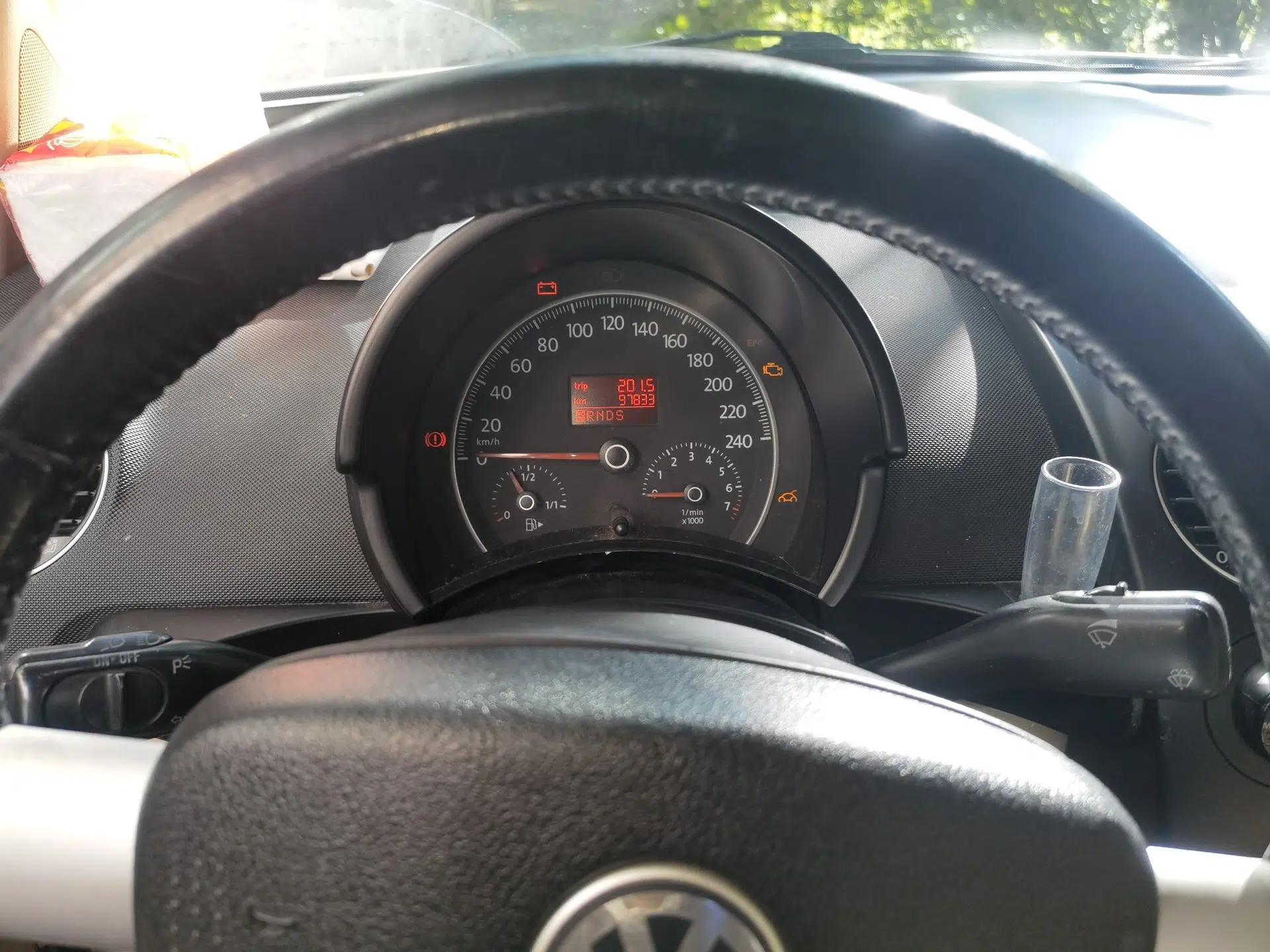 Volkswagen Beetle 2008 1.8T AT Luxury Model — миниатюра 11