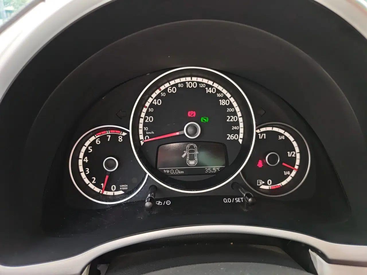 Volkswagen Beetle 2014 1.2TSI Fashion Edition — миниатюра 11