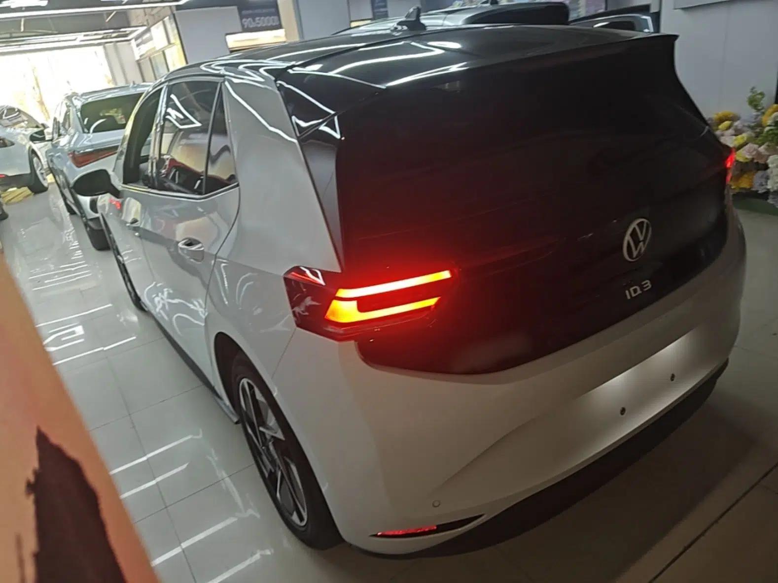Volkswagen ID.3 2024 Outstanding Edition — миниатюра 4